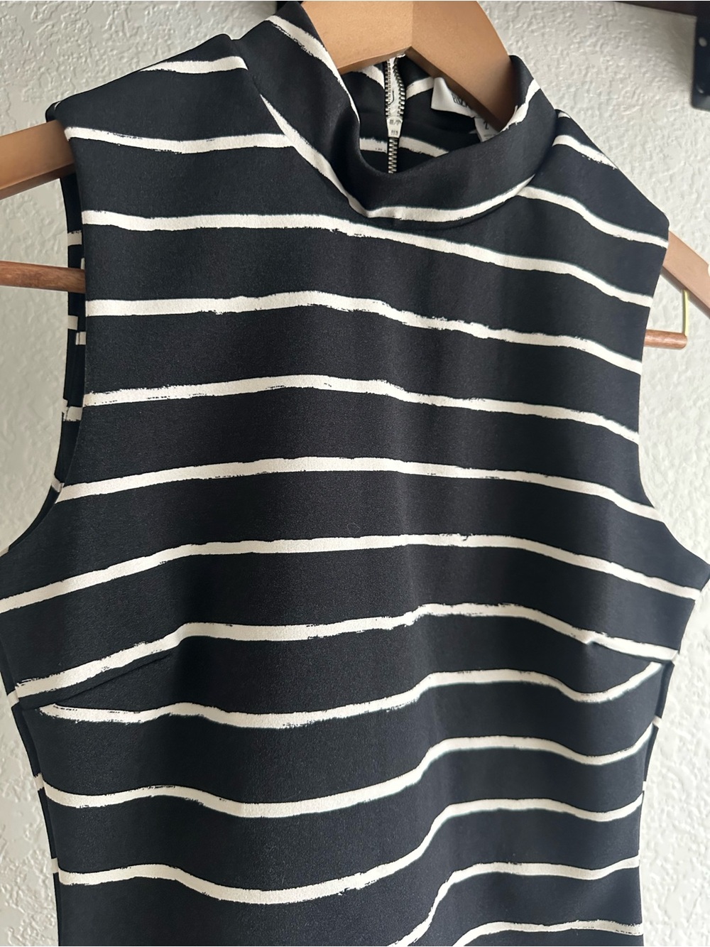 Elizabeth & James Striped Mock Neck Sheath Dress Black White Stripe Size 2 - Picture 3 of 6
